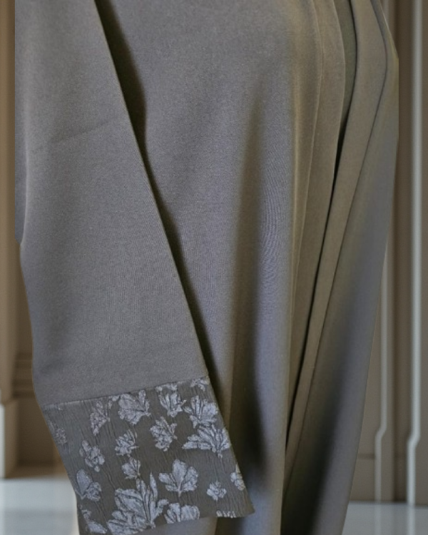 Premium nada fabric abaya with jacqard fabric at the back and sleeves